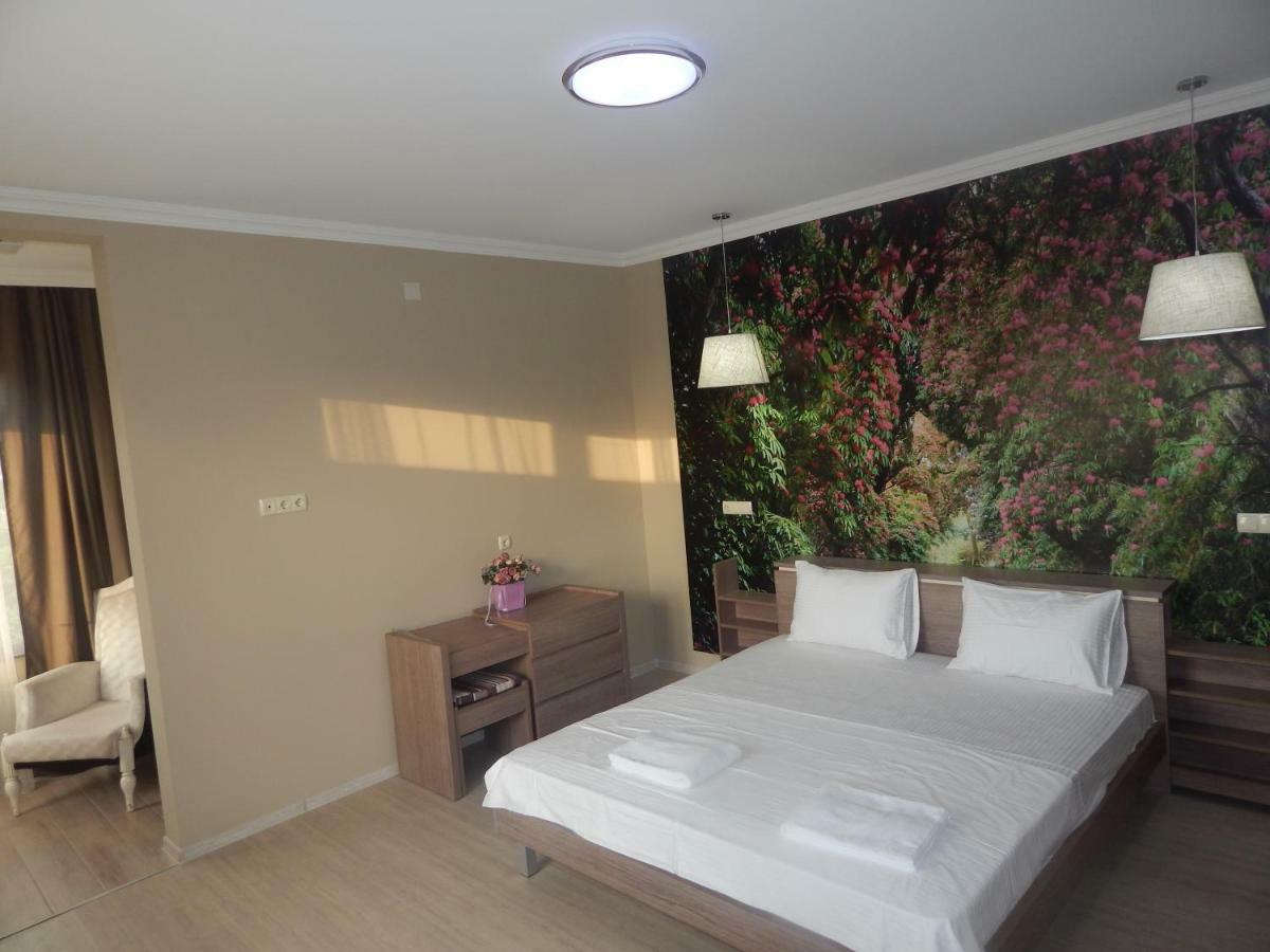 My House Hotel Batumi Bagian luar foto