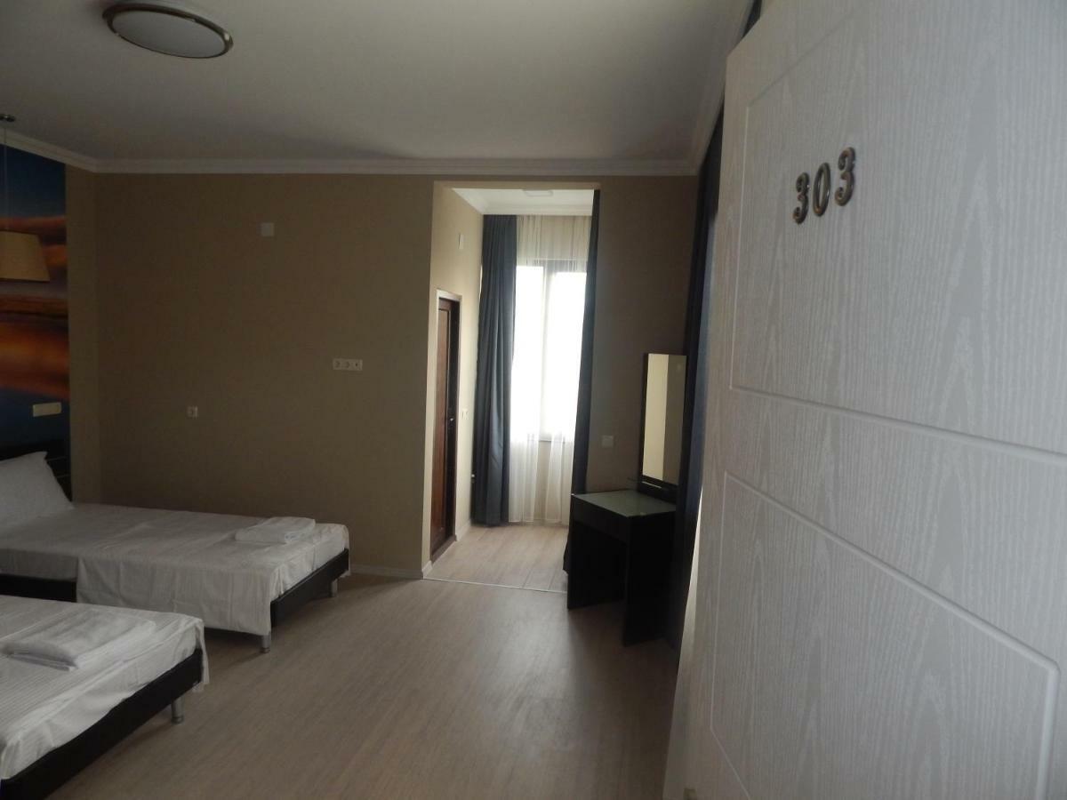 My House Hotel Batumi Bagian luar foto